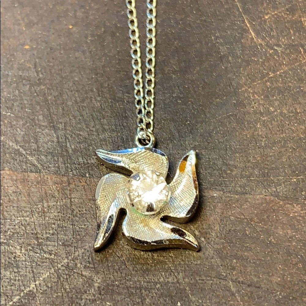 Sterling silver CZ flower pendant w/chain Marvel
